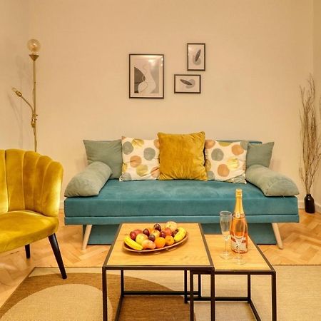 Quito Apartment - Stylish & Quiet Бухарест Экстерьер фото