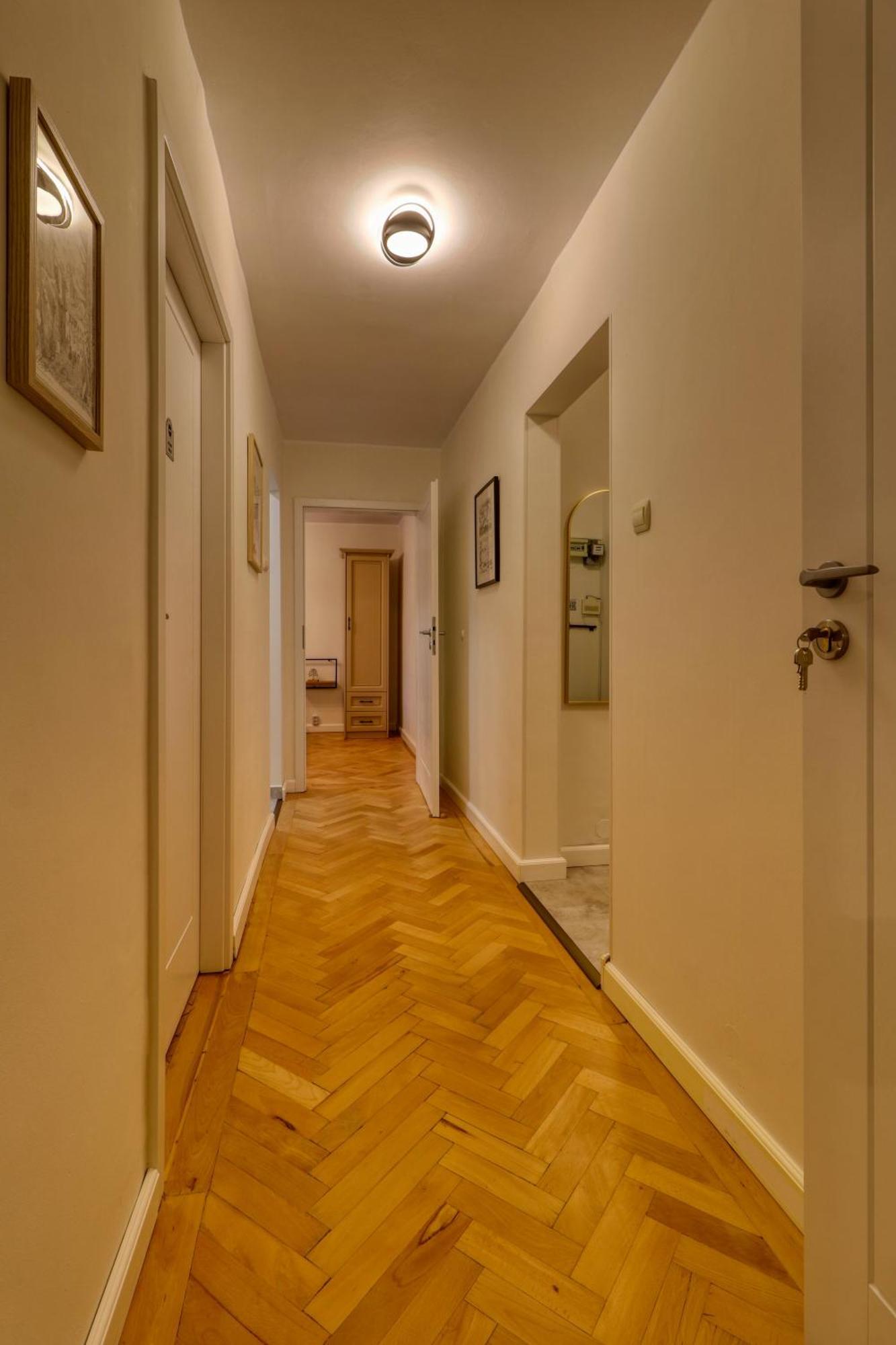 Quito Apartment - Stylish & Quiet Бухарест Экстерьер фото